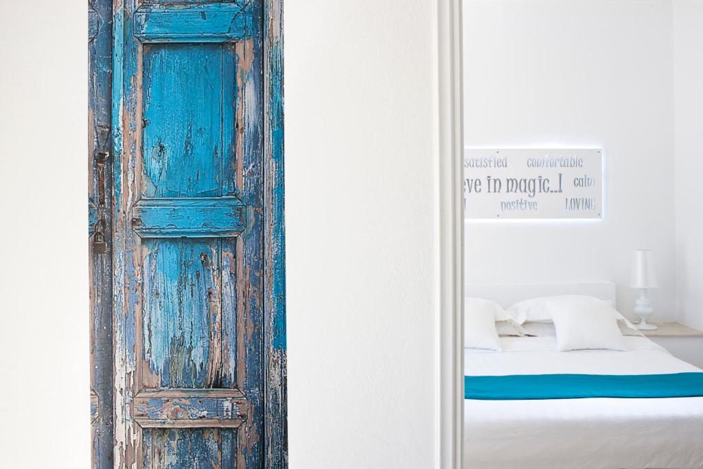 Postel nebo postele na pokoji v ubytování Acqua Vatos Santorini Hotel