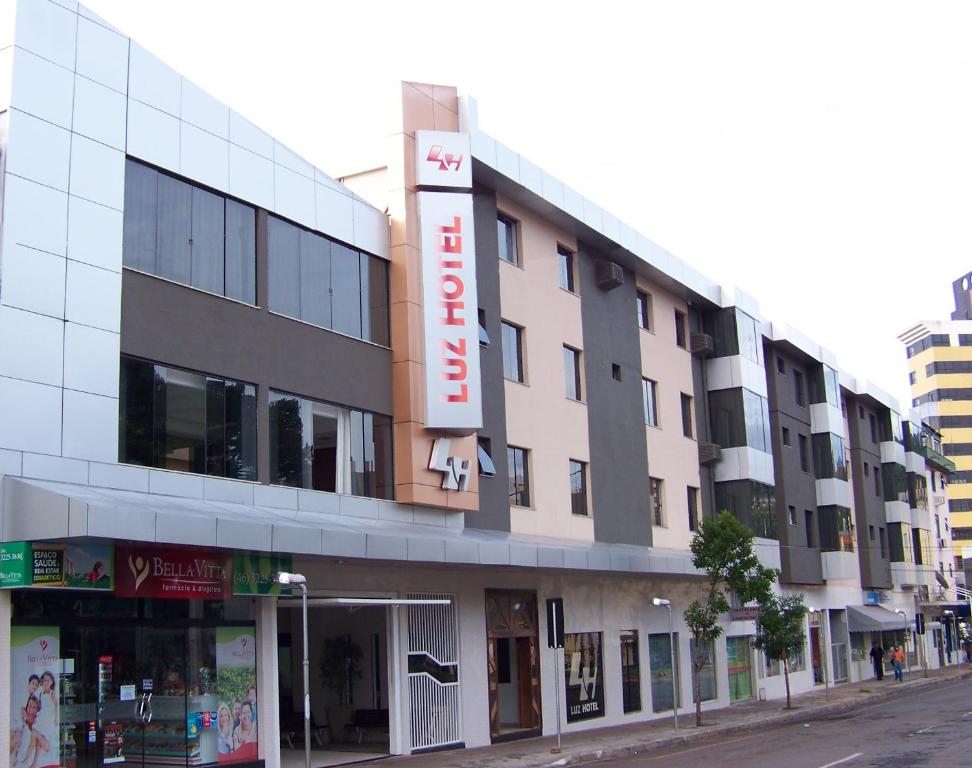 a building with a sign on the side of it at Luz Hotel Pato Branco in Pato Branco