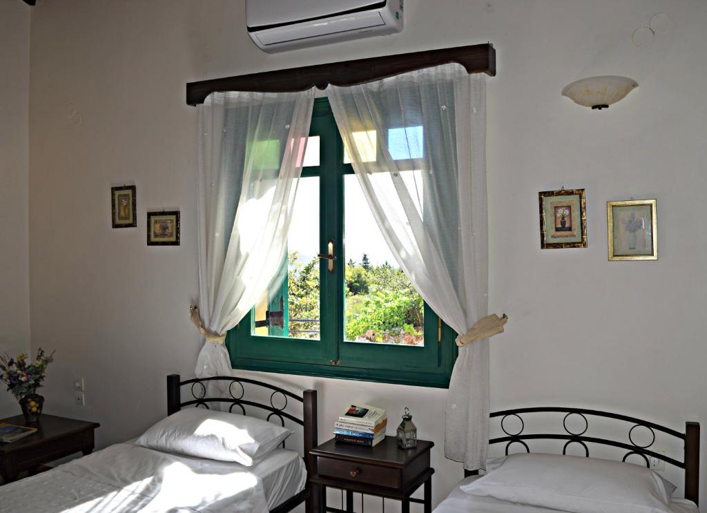 Posteľ alebo postele v izbe v ubytovaní Aspalathos Villas