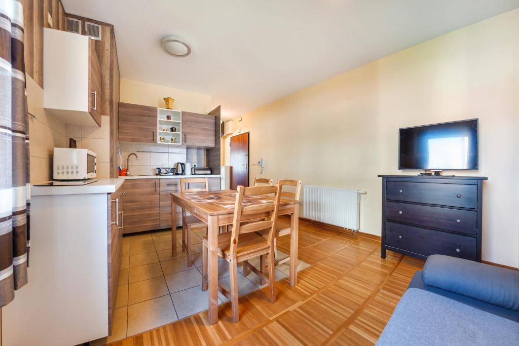 Kuchyňa alebo kuchynka v ubytovaní Apartamenty Sun & Snow Helska Villa - blisko plaży, blisko portu
