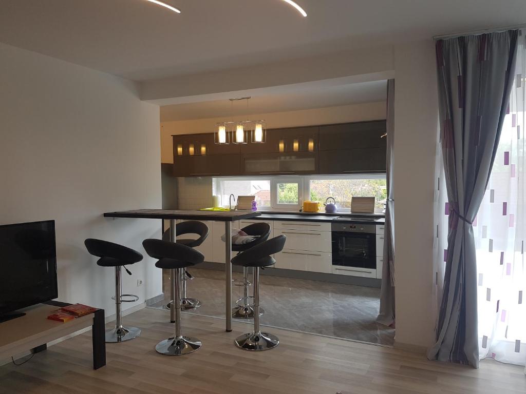 Francesca Apartman - Apartment With Pool View