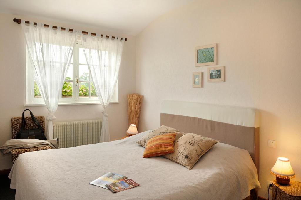 Postel nebo postele na pokoji v ubytování Logis Hôtel Restaurant LE VIEUX FUSIL