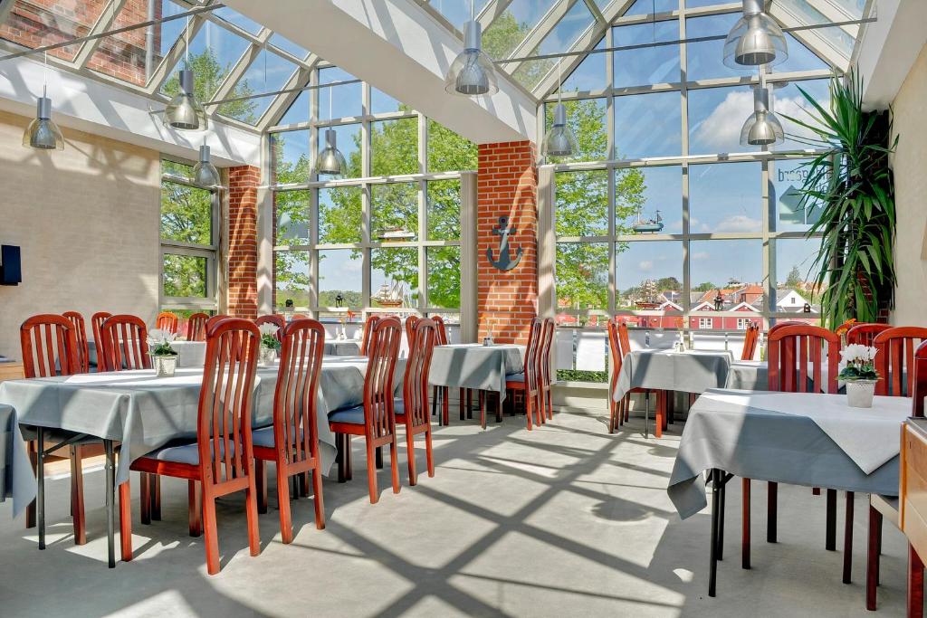 Restaurace v ubytování Hotel Nysted Havn