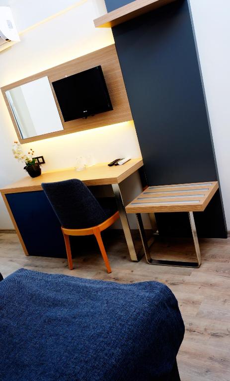 TV a/nebo společenská místnost v ubytování Helen Hotel