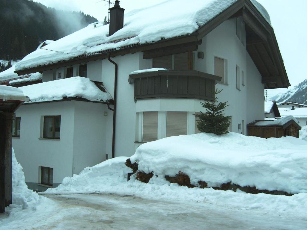 Haus Dorfschmied v zimě