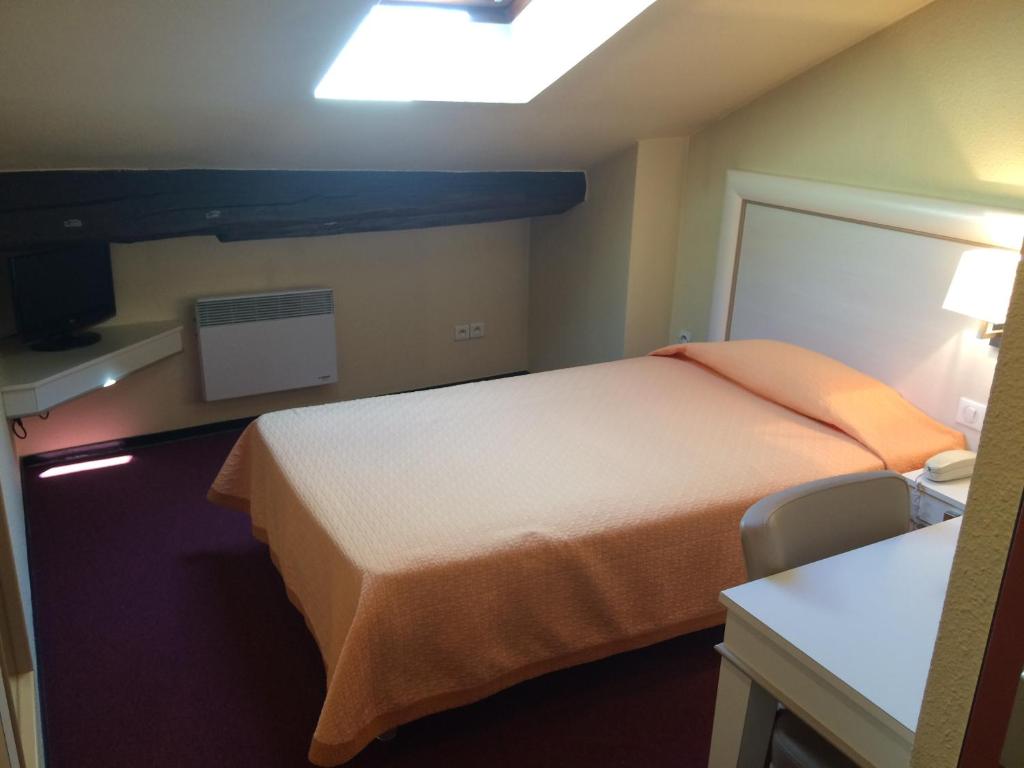 Postel nebo postele na pokoji v ubytování Hotel Elysée