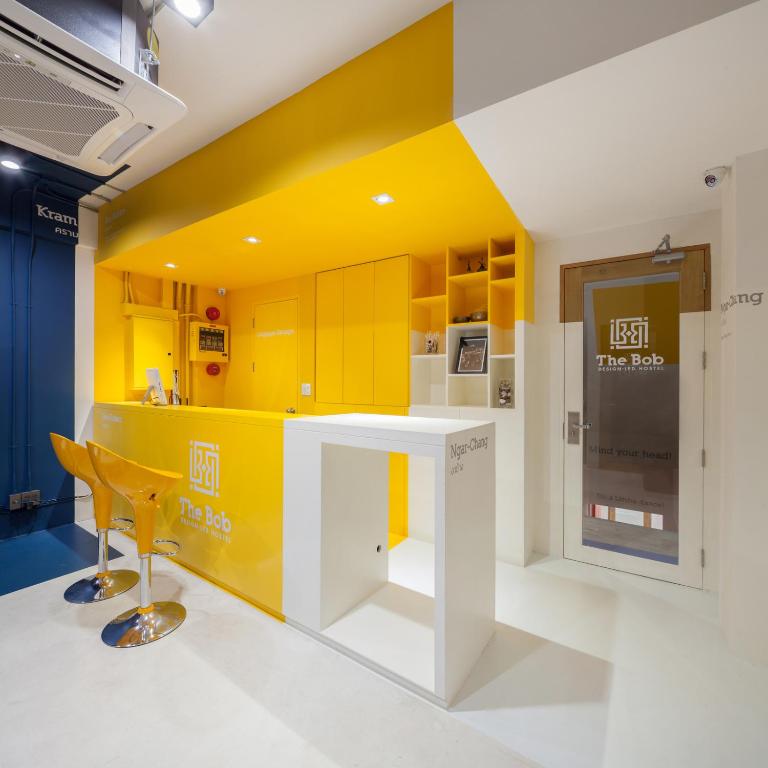 Kuchyň nebo kuchyňský kout v ubytování BoB Hostel บ็อบโฮสเทล