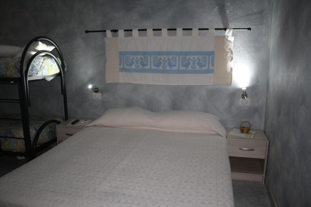 Una cama o camas en una habitación de La Pavoncella