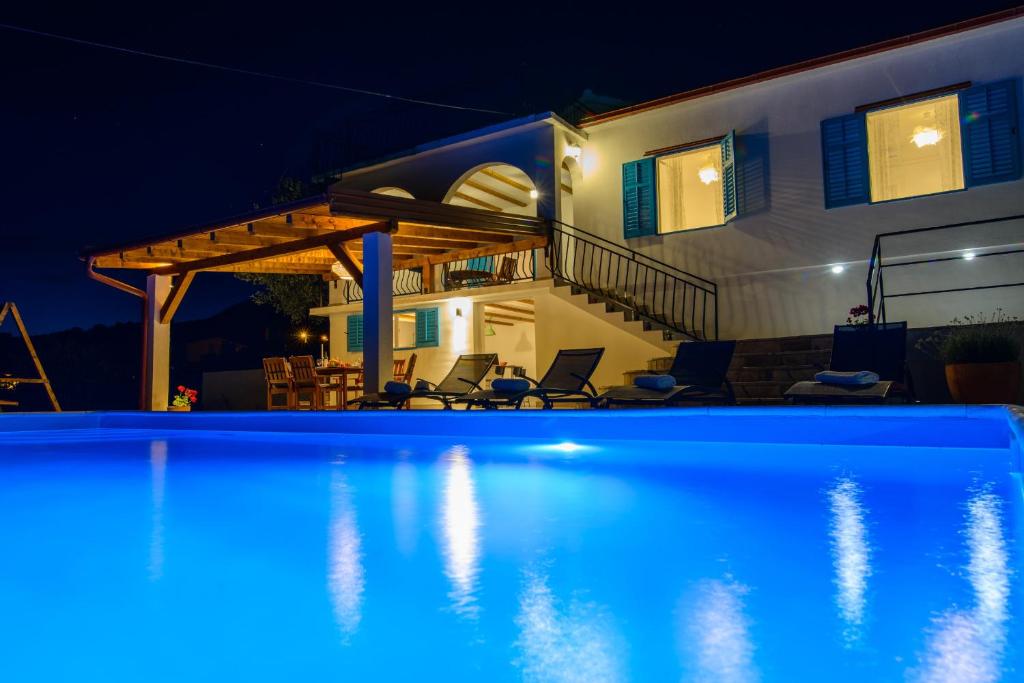 Bazén v ubytovaní Holiday home Trogir flower alebo v jeho blízkosti