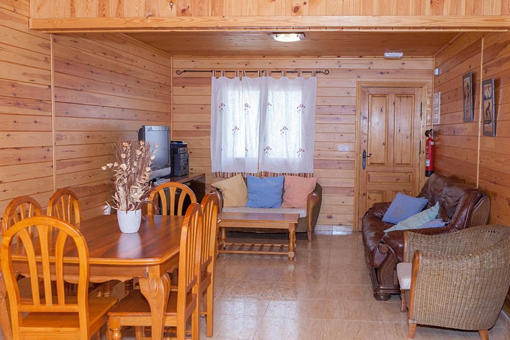 A seating area at Casa Rural los Caños