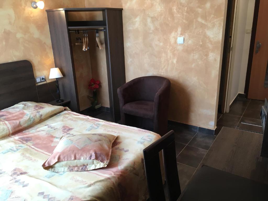 Postel nebo postele na pokoji v ubytování Hôtel Morris