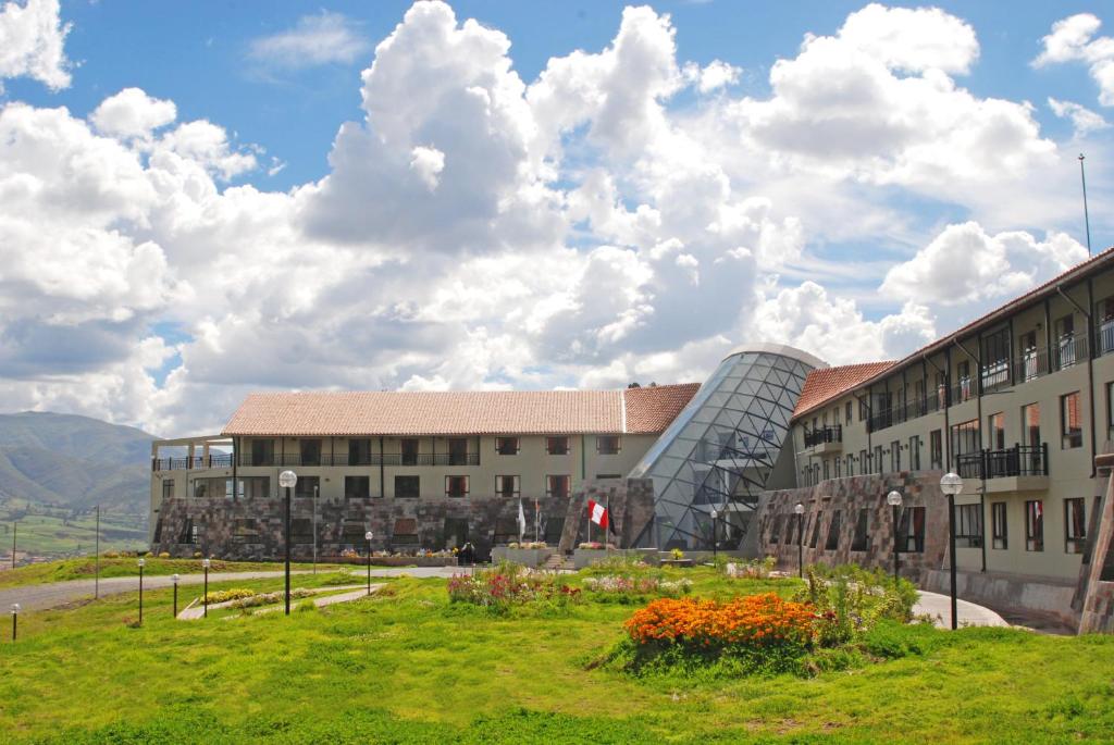 Nespecifikovaný výhled na hory nebo výhled na hory při pohledu z hotelu