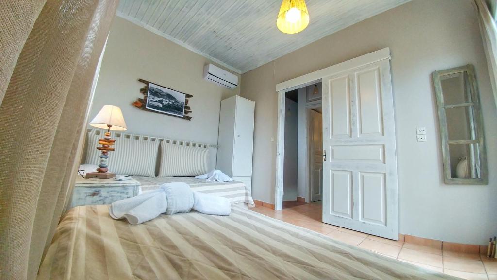 A bed or beds in a room at Villa Del Sol