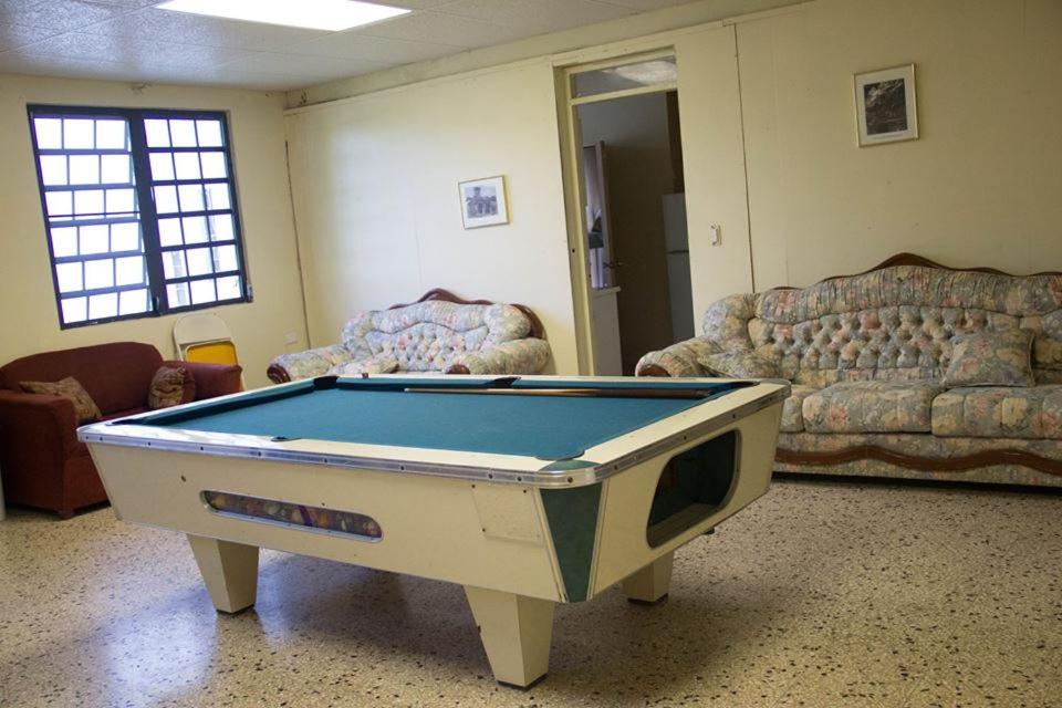 a living room with a pool table in it at Cavernas Guest House in Quebrada