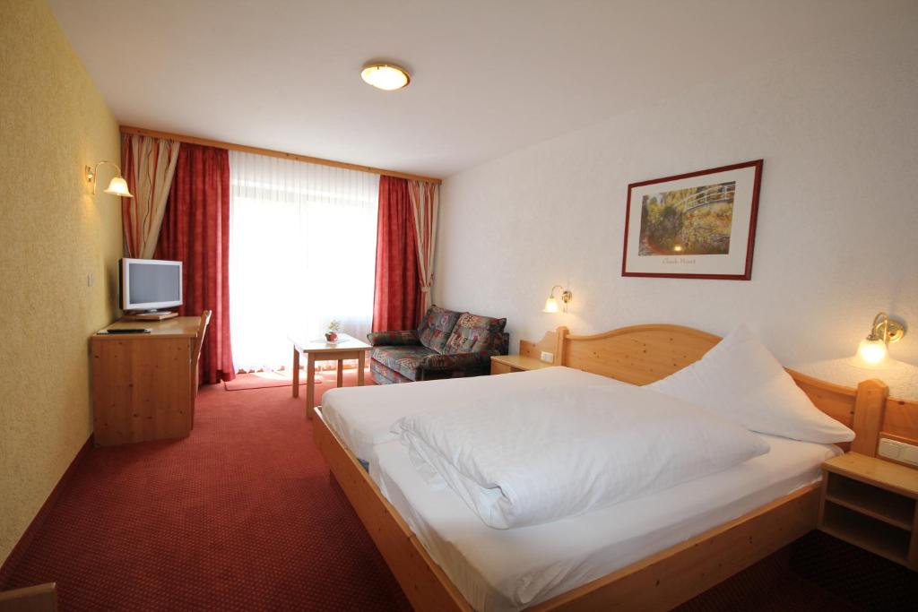 Postel nebo postele na pokoji v ubytování Hotel Pension Fleischmann