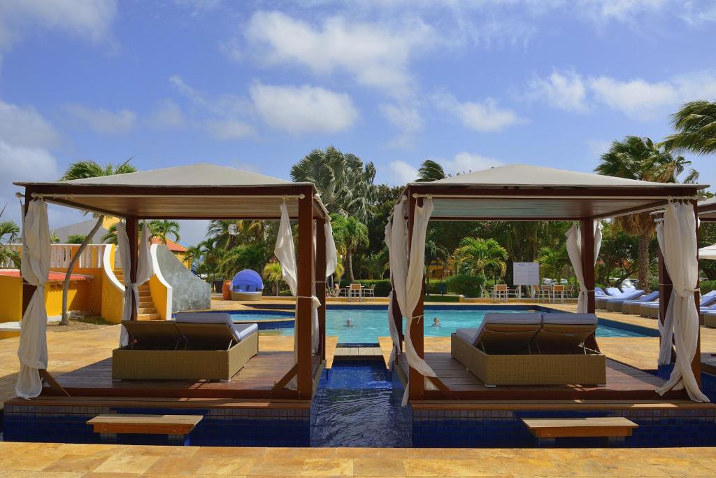 A piscina localizada em All Inclusive Divi Flamingo Beach Resort ou nos arredores