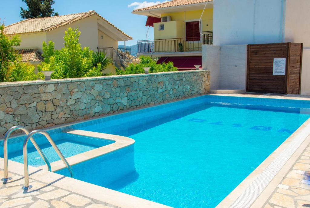 Bazén v ubytování Hotel Nostos nebo v jeho okolí
