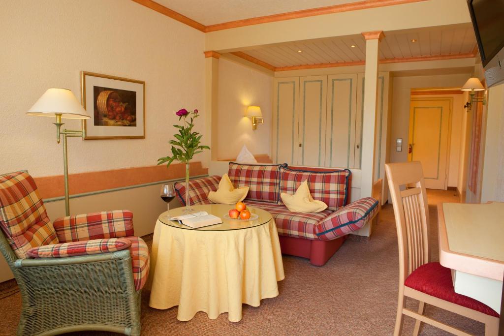 Posezení v ubytování Hotel Lamm Baiersbronn Mitteltal