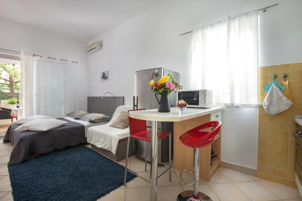Postel nebo postele na pokoji v ubytování Apartments Ivandić