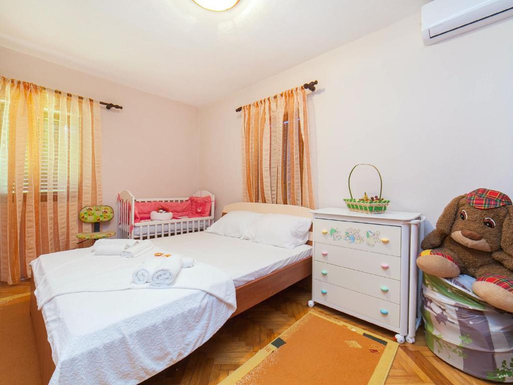 Postel nebo postele na pokoji v ubytování Holiday House Stari Volat