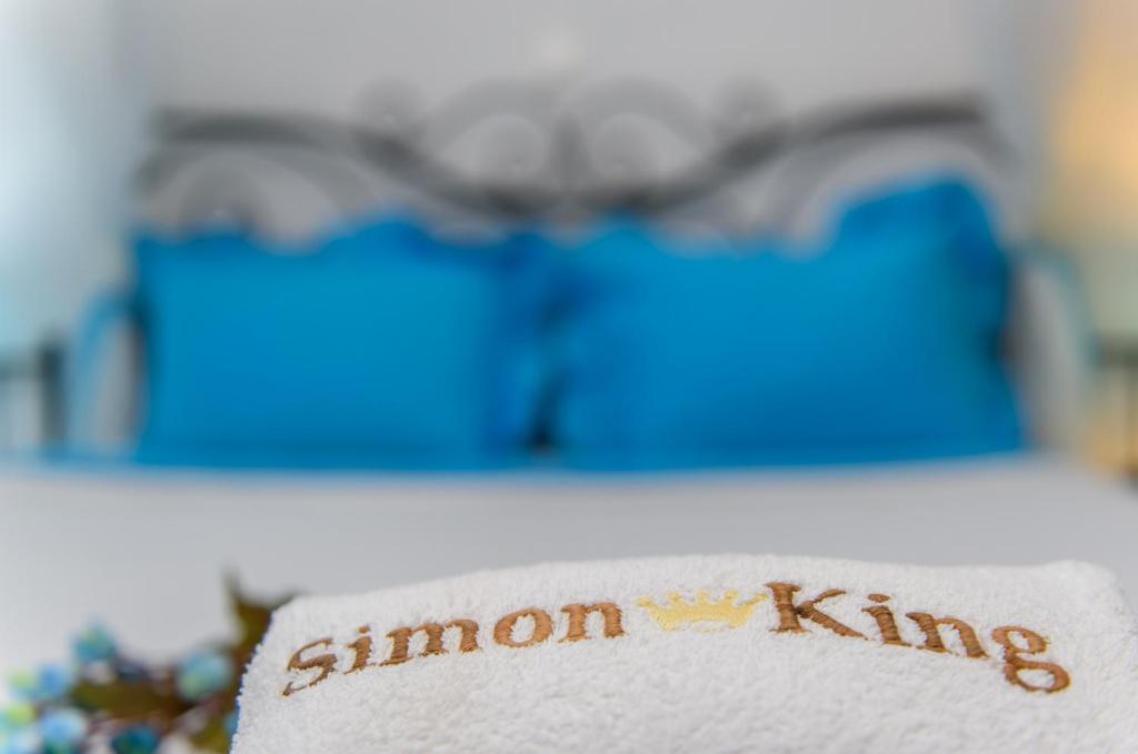 Postel nebo postele na pokoji v ubytování Simon King