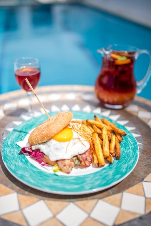 Eten bij of ergens in de buurt van het hotel

