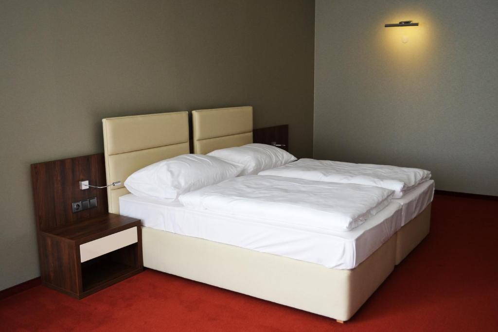 Postel nebo postele na pokoji v ubytování Hotel Arena