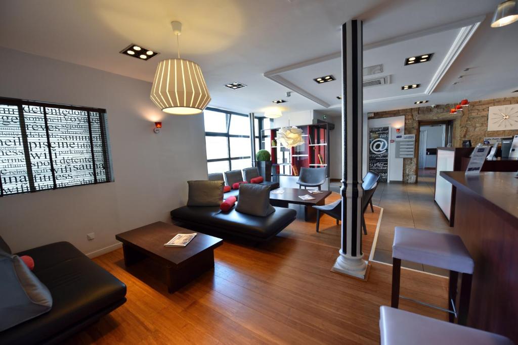 Posezení v ubytování Kyriad Hotel Dijon Gare