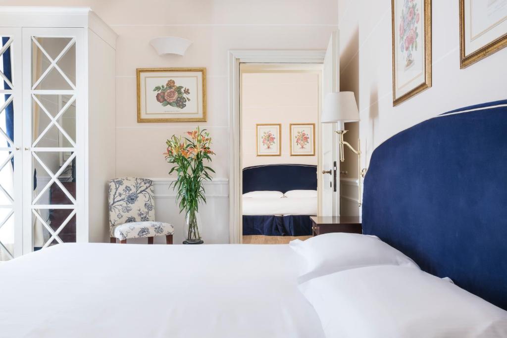 Postel nebo postele na pokoji v ubytování FH55 Hotel Calzaiuoli