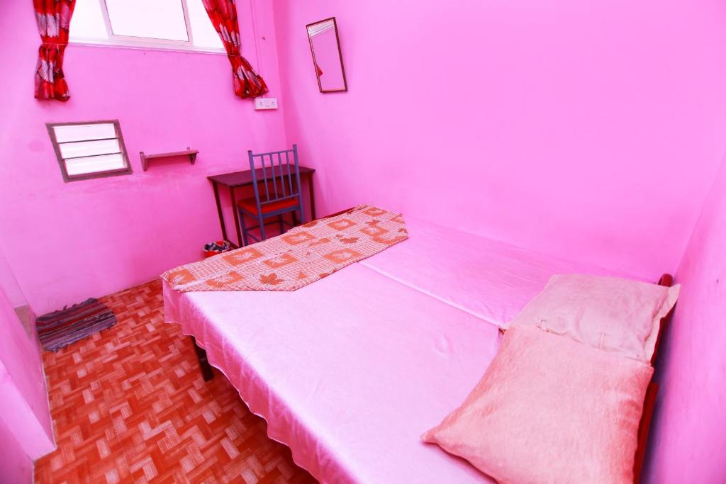 Postel nebo postele na pokoji v ubytování Pleasant Inn