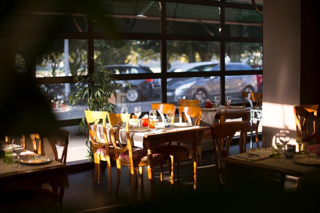 Restaurace v ubytování Hotel LE BEAU SITE