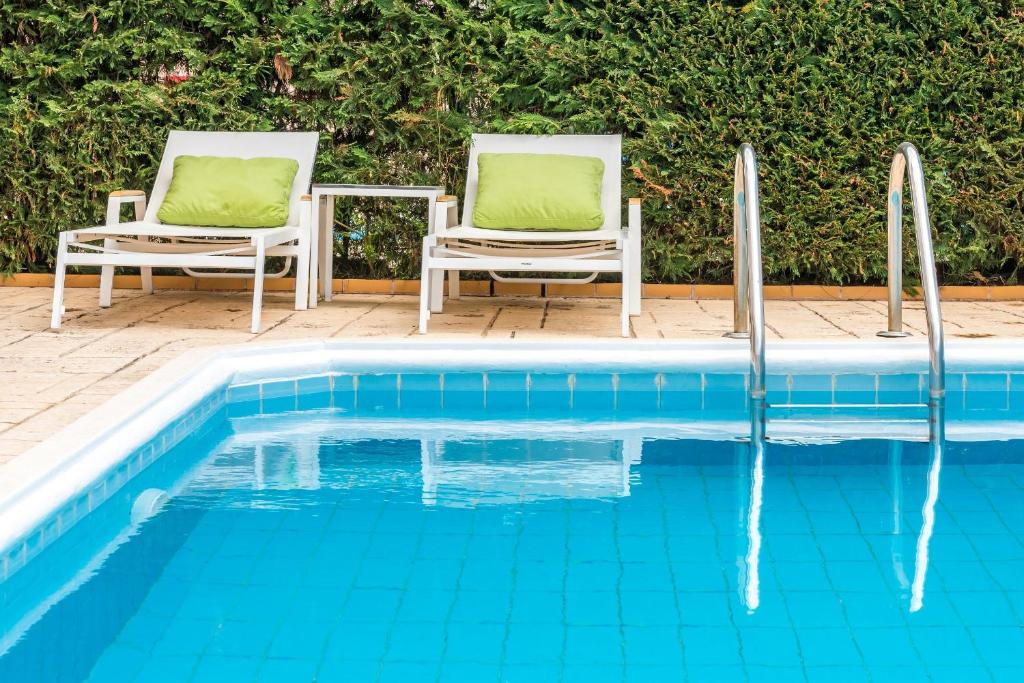 Bazén v ubytování Lorenzo Villas with Private Pool, 200m from the beach, by ZanteWize nebo v jeho okolí