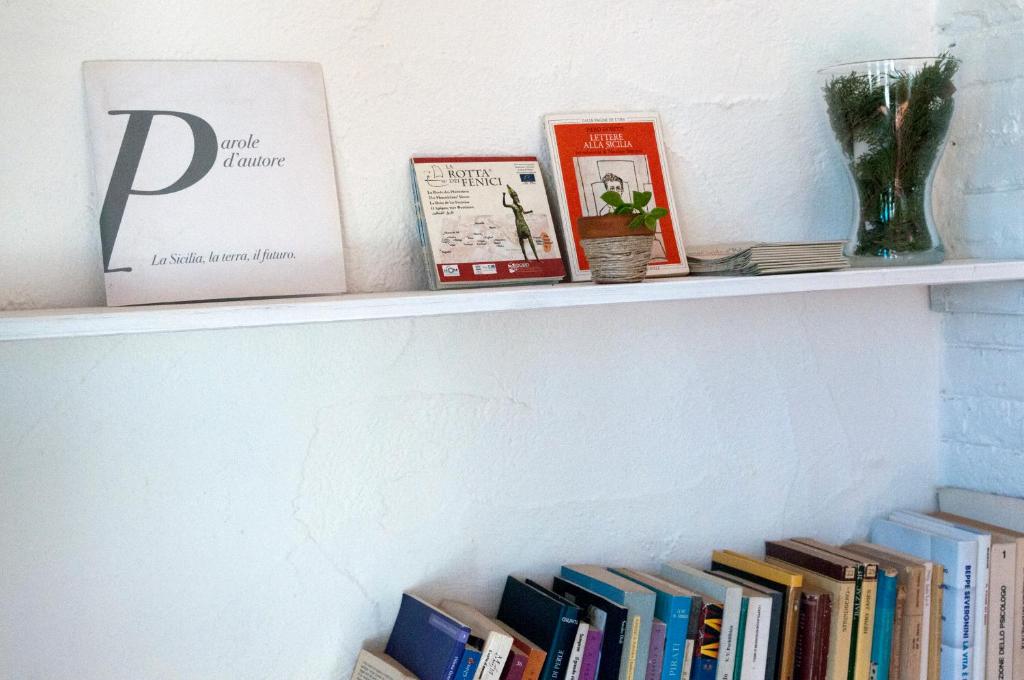 The library in the holiday home