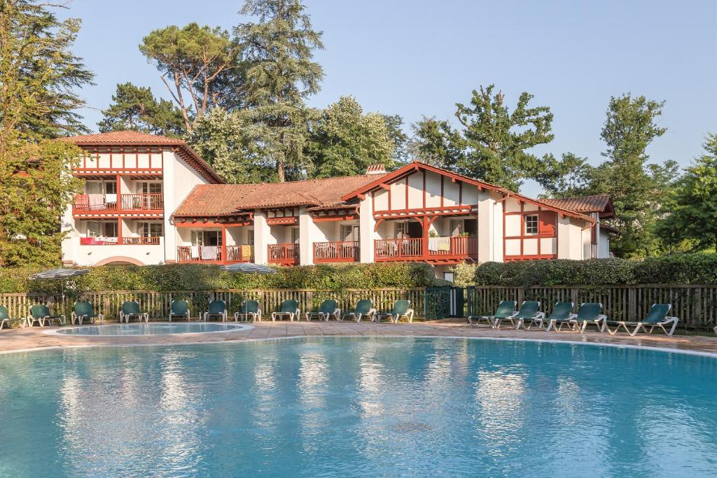 Bazén v ubytování Residence Le Parc d'Arradoy - maeva Home nebo v jeho okolí