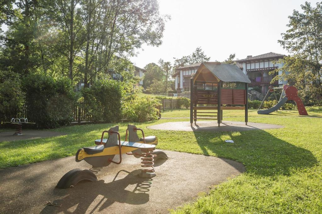 Herní místnost nebo prostor pro děti v ubytování Residence Le Parc d'Arradoy - maeva Home