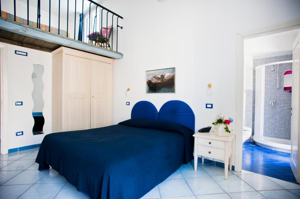 Postel nebo postele na pokoji v ubytování Hotel Villa Iulia