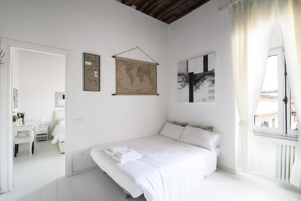 White Ostilia Apartments - One-Bedroom Apartment