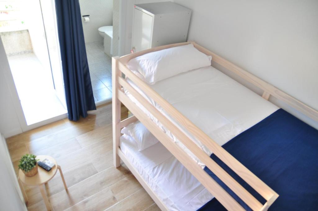 Hostal Porto Mar - Budget Twin Room