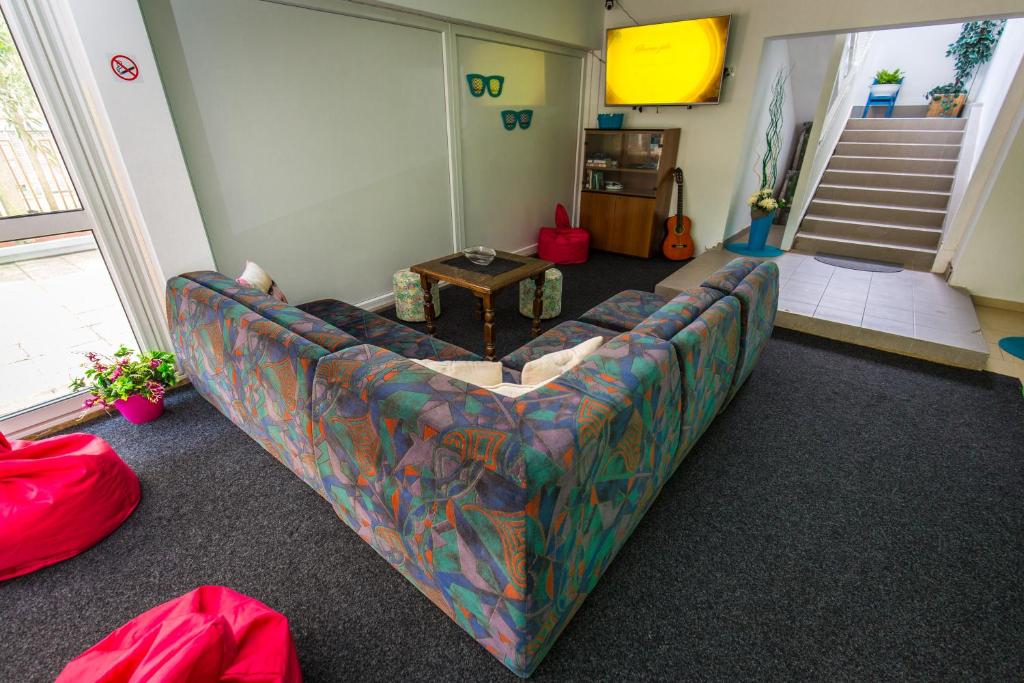 Część wypoczynkowa w obiekcie Crazy House Hostel
