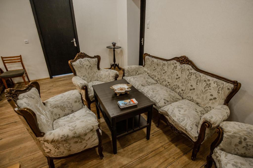 Posezení v ubytování Dima's Guesthouse