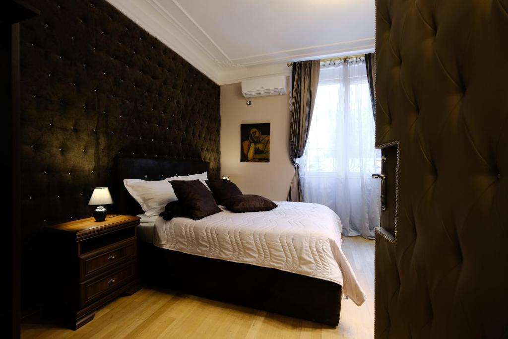 Postel nebo postele na pokoji v ubytování Ben Akiba Luxury Suites
