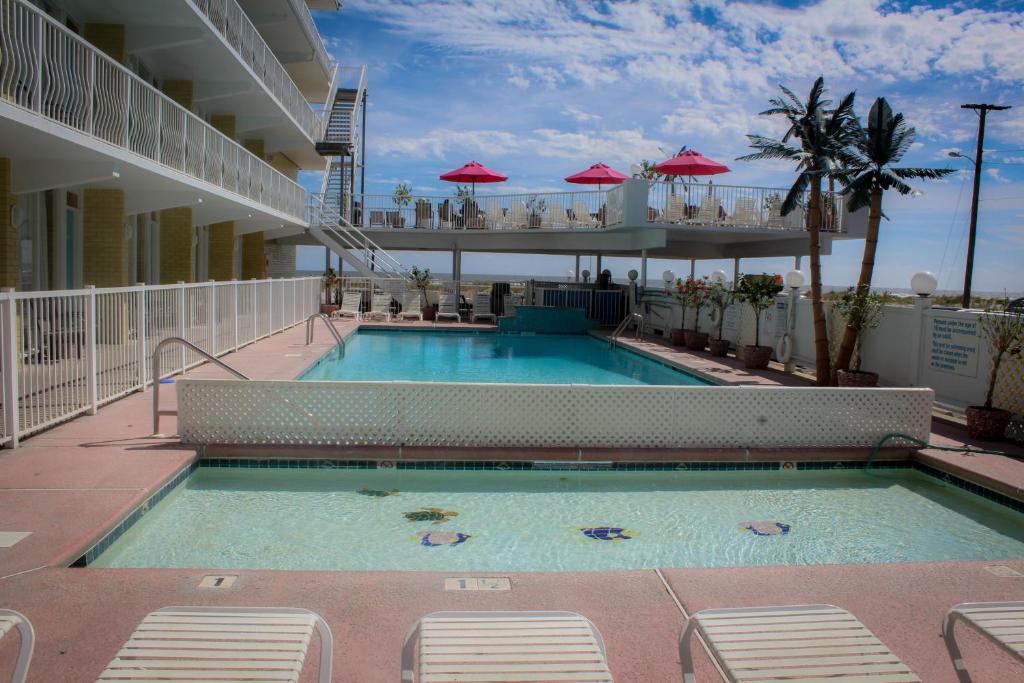 Bazén v ubytování Paradise Oceanfront Resort of Wildwood Crest nebo v jeho okolí