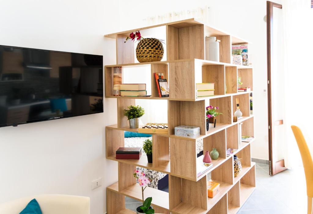 Televízia a/alebo spoločenská miestnosť v ubytovaní Capo House