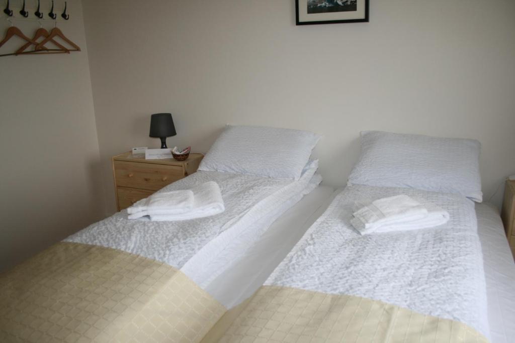 Postel nebo postele na pokoji v ubytování Guesthouse Stekkatún