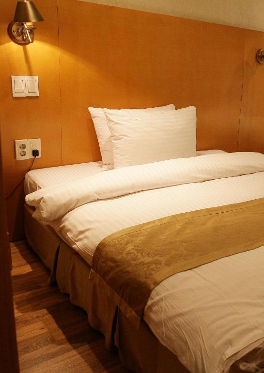 Postel nebo postele na pokoji v ubytování Daegu Union Tourist Hotel