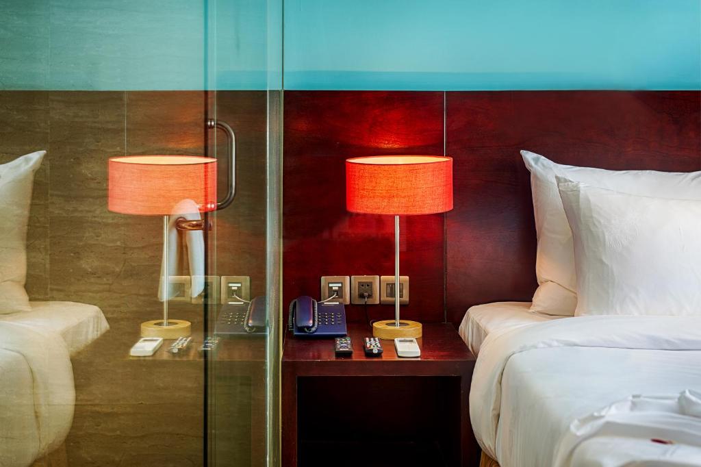 Rúm í herbergi á Sofia Suite Hotel Danang