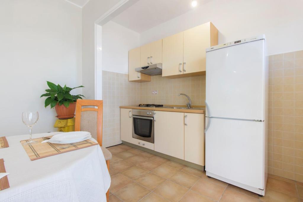 Kuchyňa alebo kuchynka v ubytovaní Bulat Sea View Apartments