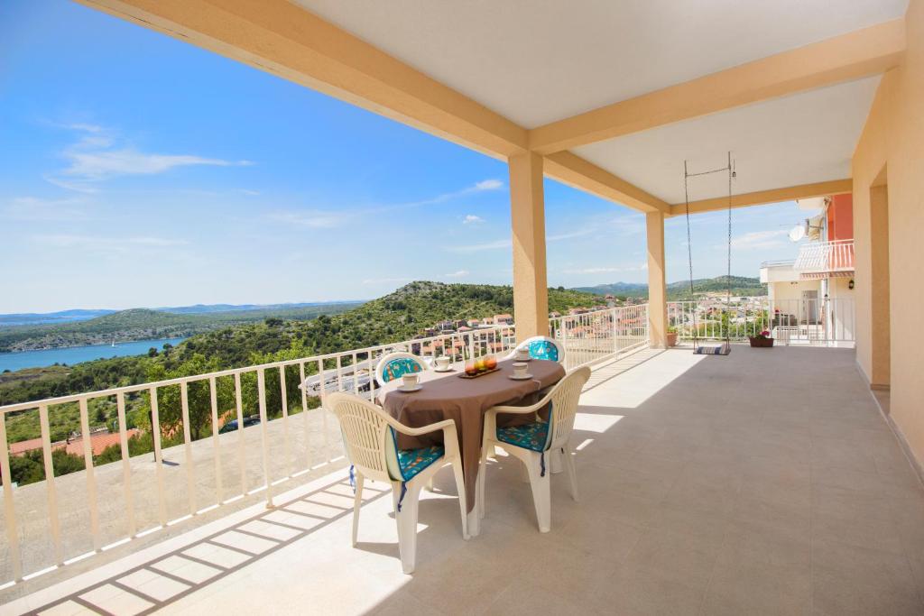 Balkón alebo terasa v ubytovaní Bulat Sea View Apartments