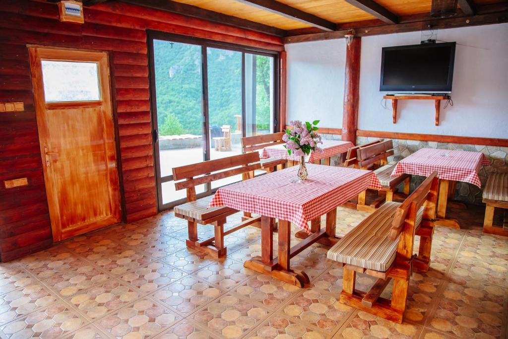 TV a/nebo společenská místnost v ubytování Guesthouse Madzarevic