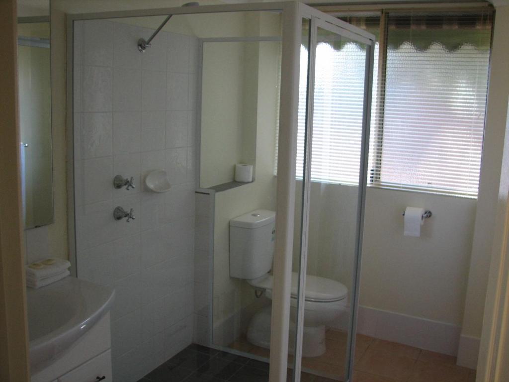 Lakeview Lodge - North Wing Queen Room